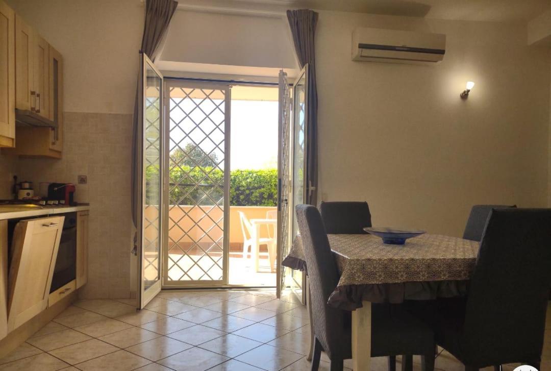Lizzies Hus Apartment Fiumicino Exterior foto
